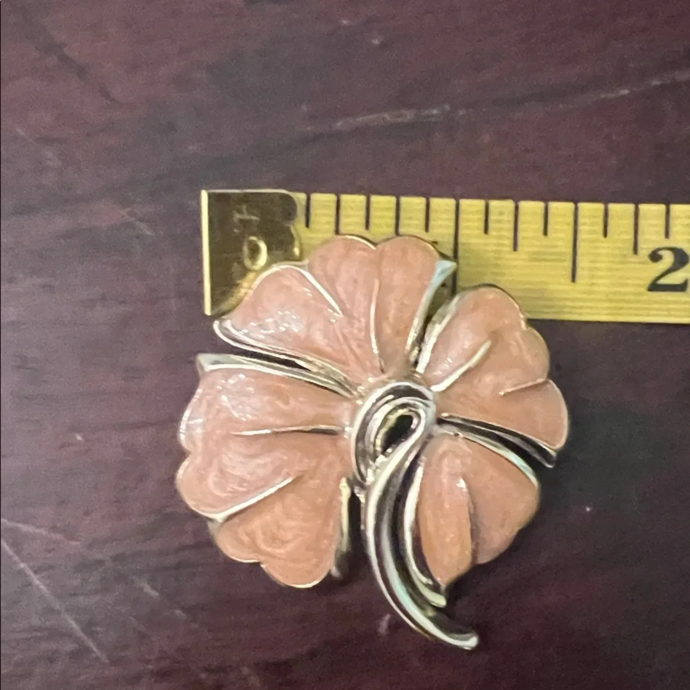 Vintage Peach Flower Enamel Brooch Pin Gold Tone Retro Floral Accessory